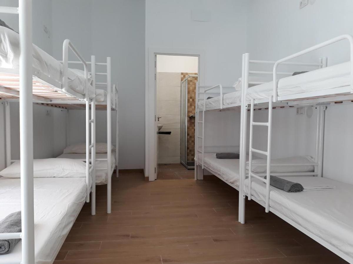 Hub Hostel Севиля Екстериор снимка